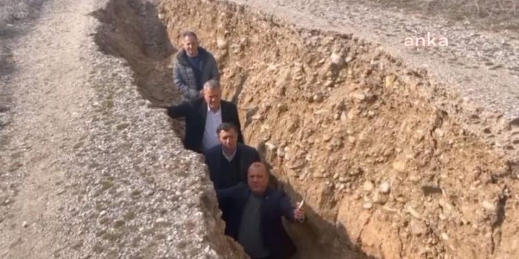 Bakan Kirişci ‘Hiçbir barajımızda sorun yok’ dedi: CHP’li milletvekilleri yarıktan seslendi