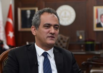 Bakan Mahmut Özer açıkladı: Öğretmenlerin zorunlu çalışma yükümlülükleri ertelendi