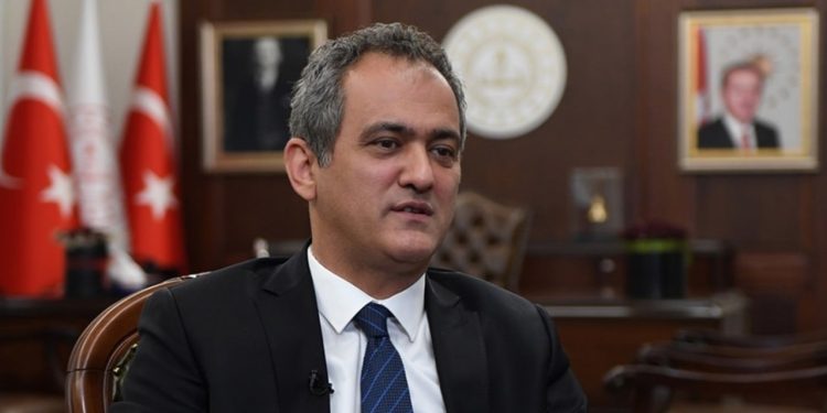 Bakan Mahmut Özer açıkladı: Öğretmenlerin zorunlu çalışma yükümlülükleri ertelendi