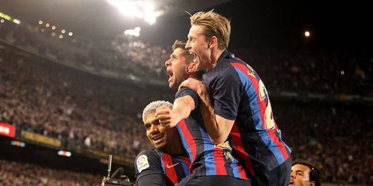 Barcelona, Real Madrid'i uzatmalarda bulduğu golle devirdi