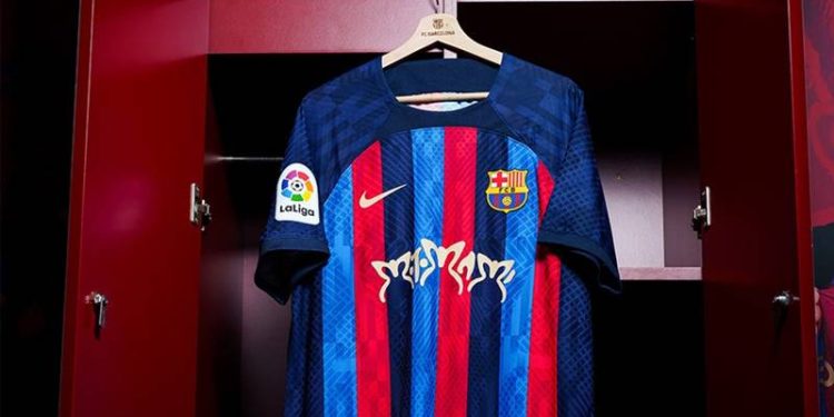 Barcelona'dan El Clasico'ya özel forma