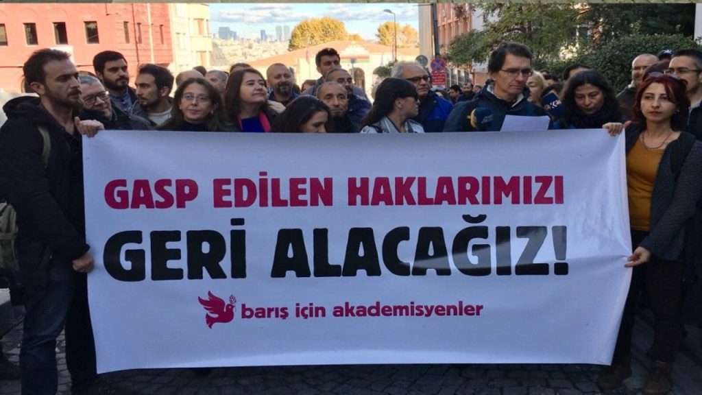 Barış Akademisyeni Yasemin Karaca 4 yıl sonra beraat etti