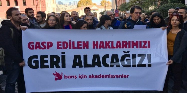 Barış Akademisyeni Yasemin Karaca 4 yıl sonra beraat etti