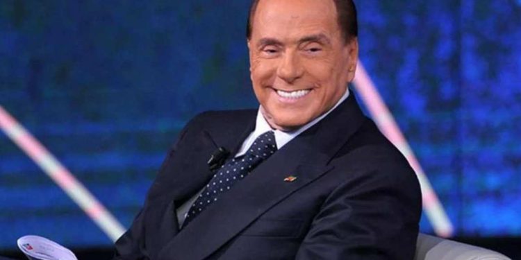 Berlusconi hastaneye kaldırıldı