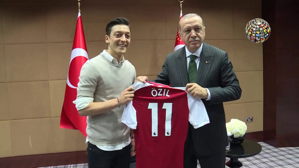 Bild: Özil'in kariyerindeki düşüş Erdoğan ile çektirdiği fotoğraftan sonra başladı