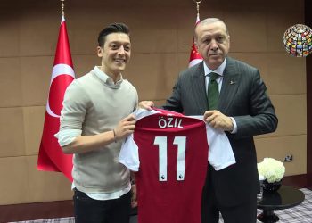 Bild: Özil'in kariyerindeki düşüş Erdoğan ile çektirdiği fotoğraftan sonra başladı