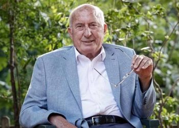 Birisi gelir parayı götürür, birisi gelir borçları siler