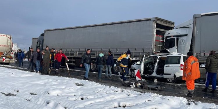 Bolu’da zincirleme kaza oldu: Ankara istikameti ulaşıma kapandı