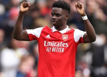 Bukayo Saka, Arsenal'le tarihe geçecek anlaşmaya imza atıyor