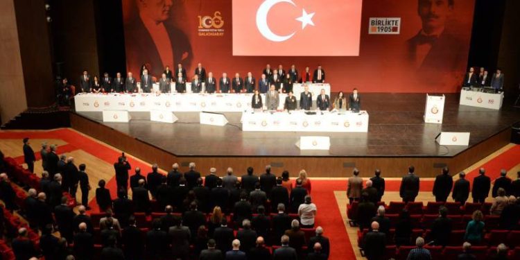 Burak Elmas ve Dursun Özbek yönetimleri ibra edildi