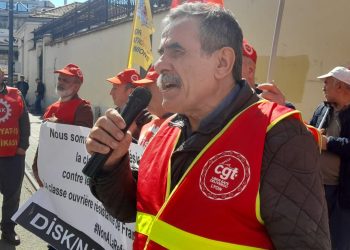 Büyükelçilik önünde Fransa işçileri dayanışma eylemi