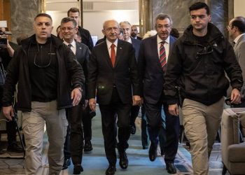 CHP TBMM Grubu, Kemal Kılıçdaroğlu'nun cumhurbaşkanı adayı olarak gösterilmesine ilişkin grup kararı aldı.