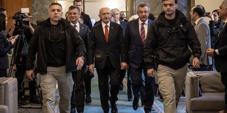 CHP TBMM Grubu, Kemal Kılıçdaroğlu'nun cumhurbaşkanı adayı olarak gösterilmesine ilişkin grup kararı aldı.