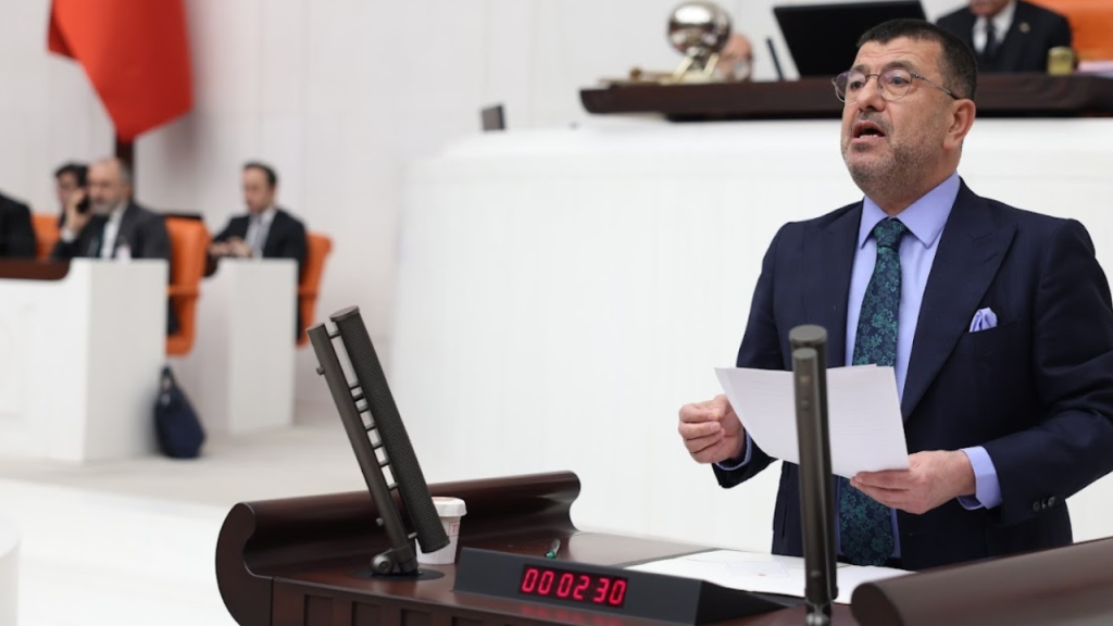 CHP'li Ağbaba: 'Deprem bir ayı geçti, hâlâ çadır yok'