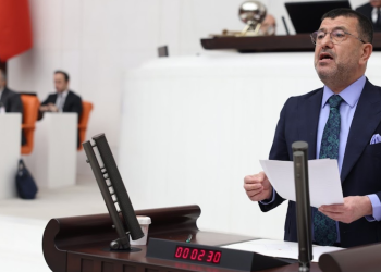 CHP'li Ağbaba: 'Deprem bir ayı geçti, hâlâ çadır yok'