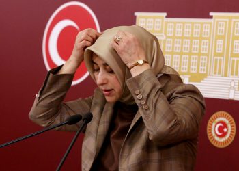 CHP’li Emir’den AKP’li Zengin’e destek: İfade hürriyetinden yana olmak bize düştü