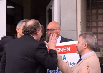 CHP’li yönetici eylem yapan doktorun üzerine yürüdü: ‘Provokatör, terbiyesiz’