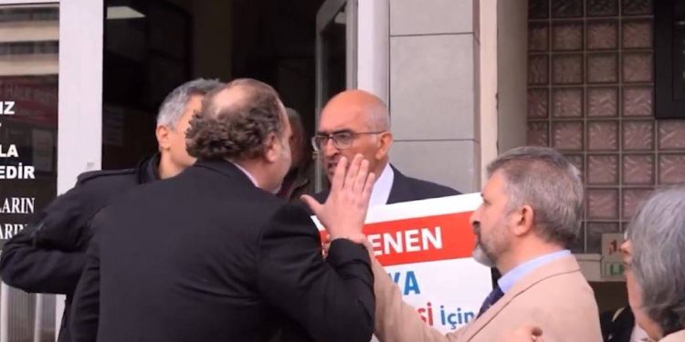 CHP’li yönetici eylem yapan doktorun üzerine yürüdü: ‘Provokatör, terbiyesiz’