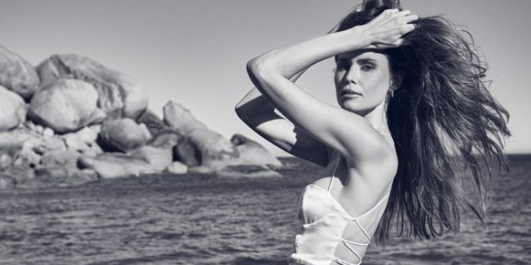 Güney Afrika’nın Cape Town kentinden manken Marike, kendisine sık sık içki, yemek ve etkinlik bileti ısmarlandığını söylüyor.