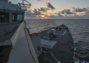 Çin, ABD'nin Pasifik'teki karasularını ihlâl ettiğini iddia etti