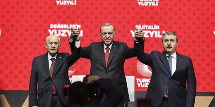 Cumhur İttifakı ortağı Mustafa Destici, Kızılay Başkanı Kınık'ı istifaya çağırdı