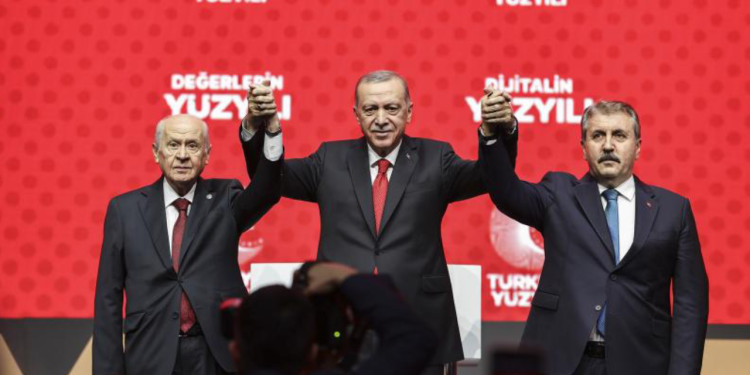 Cumhur İttifakı ortağından Kınık'a istifa çağrısı: 'Burada akıl devre dışı kalmış'