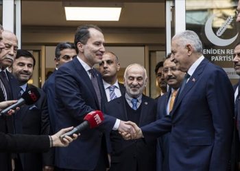 Cumhur İttifakı’na katılan Yeniden Refah Partisi’nde istifa dalgası