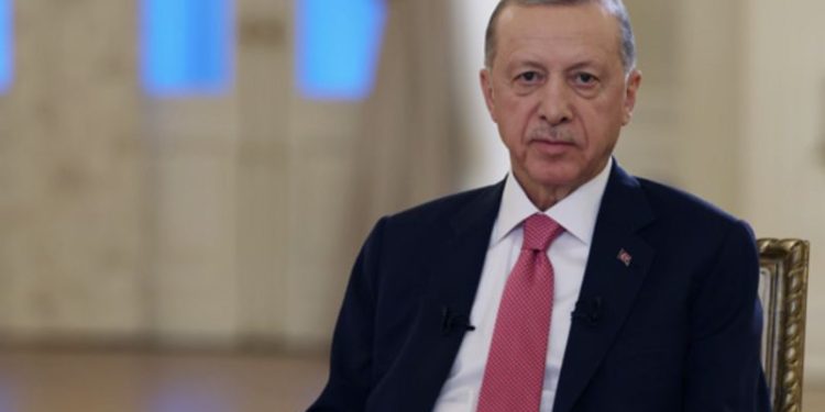 Cumhurbaşkanı Recep Tayyip Erdoğan katıldığı bir canlı yayında, Mehmet Şimşek ile yaptığı görüşmeyi “ekonomik gelişmeler konusunda fikir alışverişi” olarak tanımladı.