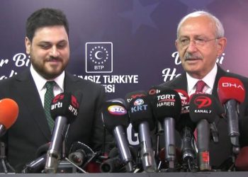 Millet İttifakı Cumhurbaşkanı Adayı ve CHP Genel Başkanı Kemal Kılıçdaroğlu, Bağımsız Türkiye Partisi’ni (BTP) ziyaret etti. BTP Genel Başkanı Hüseyin Baş’la görüşen Kılıçdaroğlu, “Devlette liyakatten ekonomiye, üniversitelerden depreme kadar, depremde yaşananlara kadar pek çok konu hakkında karşılıklı düşüncelerimizi ifade ettik” dedi.