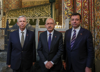 Cumhurbaşkanı adayı Kılıçdaroğlu, Yavaş ve İmamoğlu’yla birlikte Mevlânâ Türbesi’ni ziyaret etti
