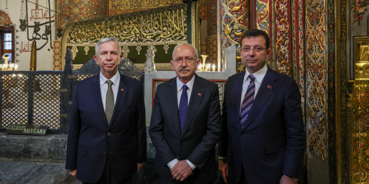 Cumhurbaşkanı adayı Kılıçdaroğlu, Yavaş ve İmamoğlu’yla birlikte Mevlânâ Türbesi’ni ziyaret etti