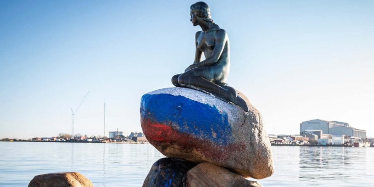 Danimarka'da 'Küçük Deniz Kızı' heykeline bu kez de Moskova yanlıları saldırdı