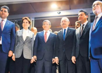 Davutoğlu: Erdoğan'a karşı sadece Kılıçdaroğlu'nu değil, krizi çözebilecek bir kadro sunuyoruz