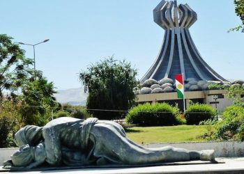 Demirtaş'tan Kürtçe Halepçe paylaşımı: Bin yıl geçse de kapanmayan yaramız...