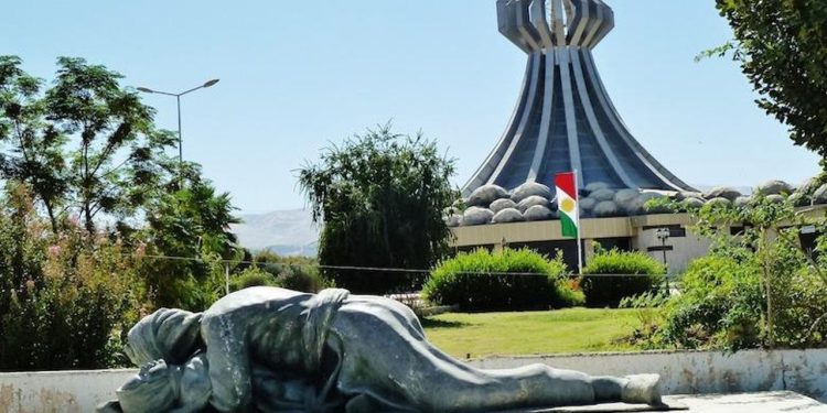 Demirtaş'tan Kürtçe Halepçe paylaşımı: Bin yıl geçse de kapanmayan yaramız...