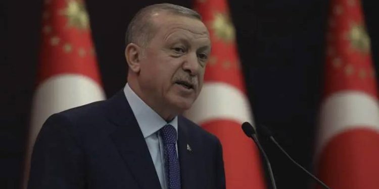 Demokrat Parti, Cumhurbaşkanı ve AKP Genel Başkanı Recep Tayyip Erdoğan’ın tekrar adaylığının kabul edilip Resmi Gazete’de yayınlanan geçici listede isminin yer alması üzerine Yüksek Seçim Kurulu’na (YSK) itiraz etti.