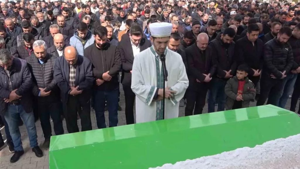 Deprem ailesini yok etti: Eşi, kızı, kız kardeşi ve kuzeninden sonra şimdi de 10 yaşındaki kızını toprağa verdi