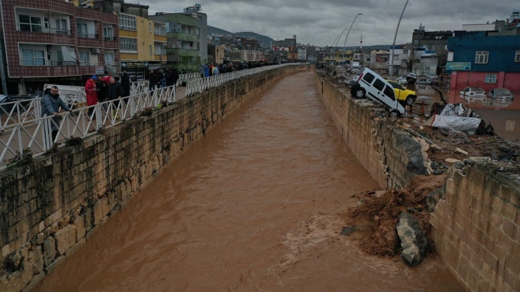 Deprem bölgesi için kuvvetli yağış uyarısı