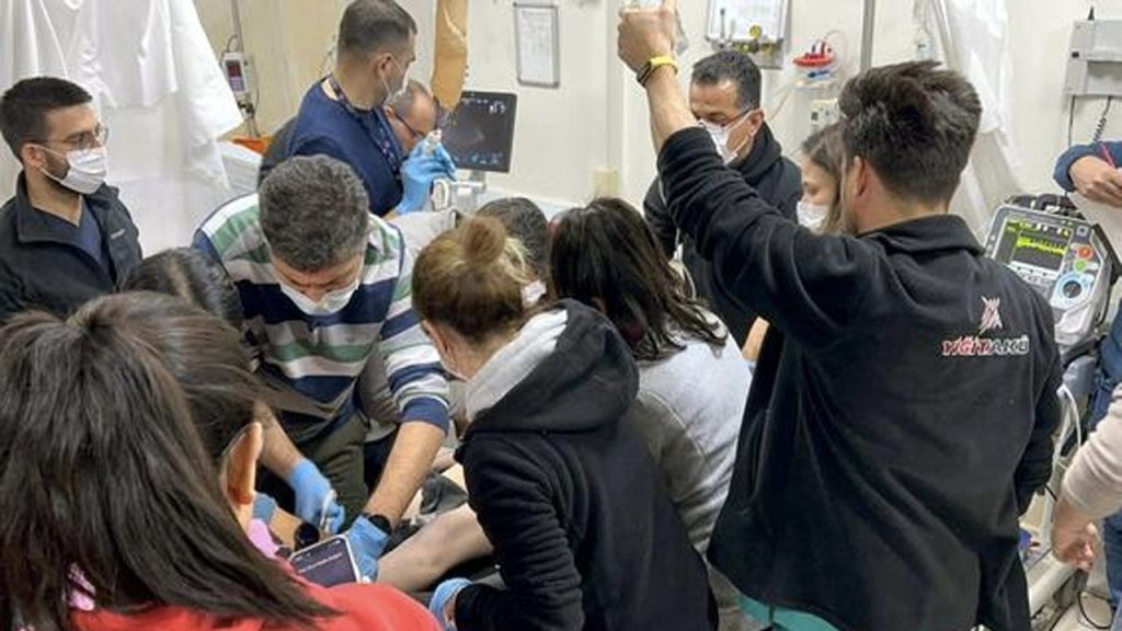 Deprem bölgesinde çocukların tedavisini üstlenen Prof. Dr. Saz: Bulaşıcı hastalıklar olabilir