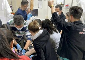 Deprem bölgesinde çocukların tedavisini üstlenen Prof. Dr. Saz: Bulaşıcı hastalıklar olabilir