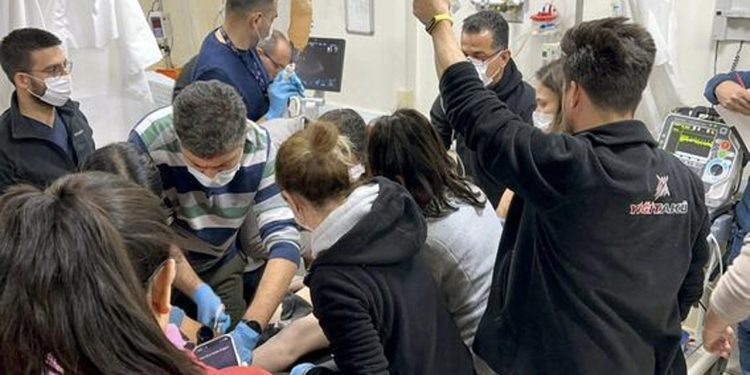 Deprem bölgesinde çocukların tedavisini üstlenen Prof. Dr. Saz: Bulaşıcı hastalıklar olabilir