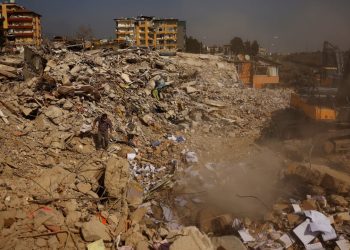 Deprem bölgesinde haber yapan gazeteci kovuldu: 'Emir büyük yerden'