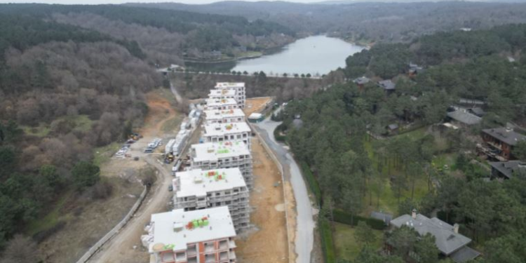 Deprem de ders olmadı: Su havzasında lüks konut inşaatı