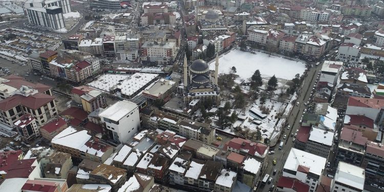 Deprem kuşağındaki Bingöl'de riskli okul binaları boşaltılıyor
