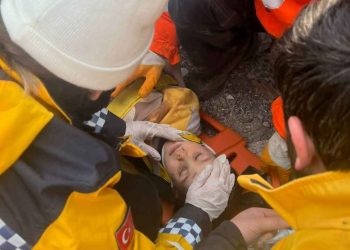 Depremde eşini ve iki çocuğunu kaybeden kadın, hamile olduğunu öğrendi