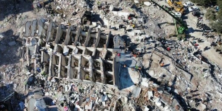 Depremde ölen bin 297 kişinin kimliği tespit edilemedi