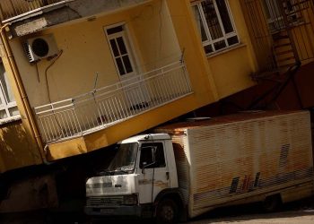 Depremden (kara) mizah örnekleri