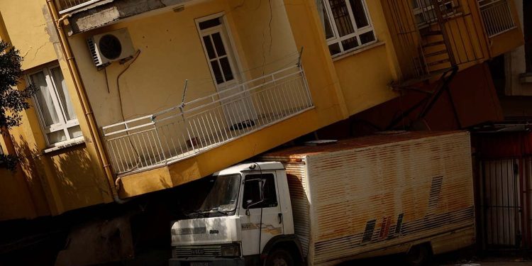 Depremden (kara) mizah örnekleri