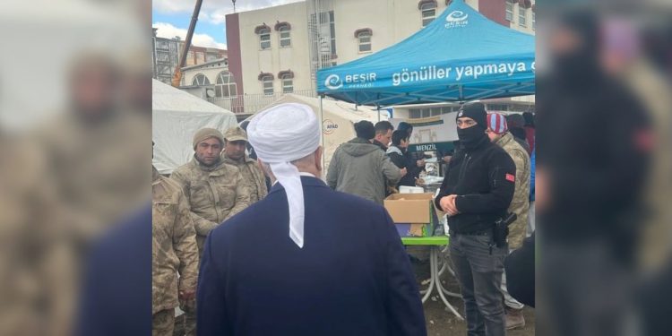 Depremden sonra 1000'den fazla çocuk Menzil cemaatine teslim