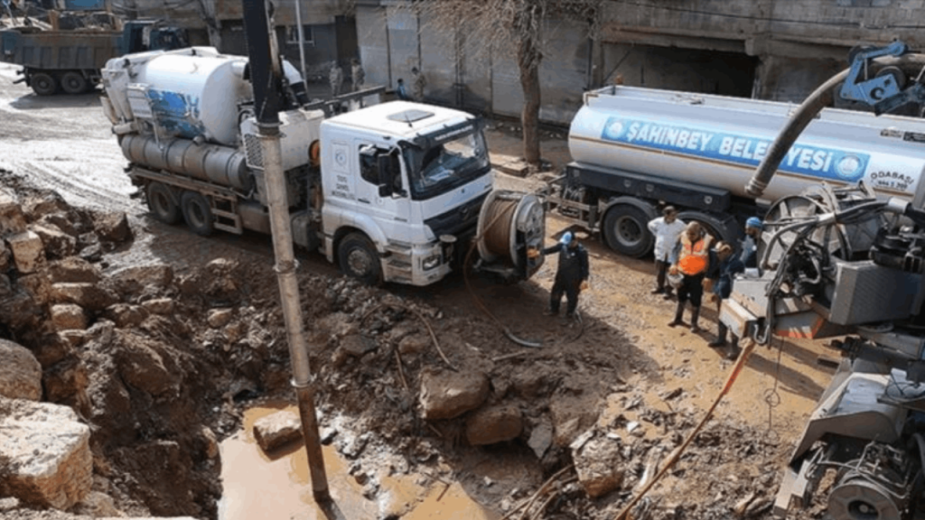 Depremlerden ve selden etkilenen Şanlıurfa'da şebeke suyu yeniden içilebilecek